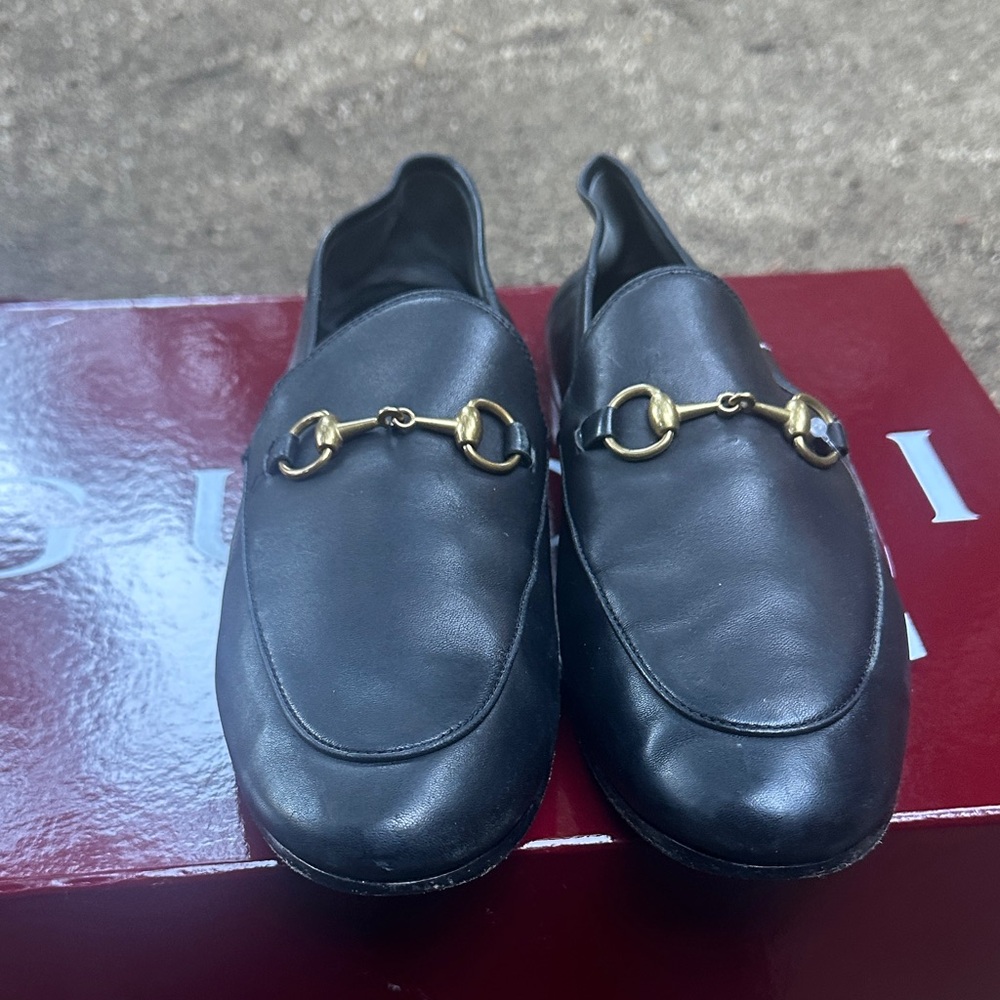 Gucci Brixton Black Leather Loafers with Gold Detailing - Picture 3 of 10